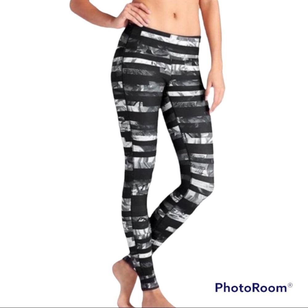 Athleta Floral Flow Chaturanga Tights Leggings Pants size Medium
